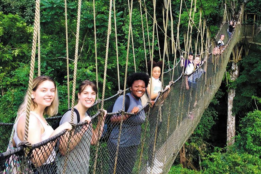 Students in 加纳 on a rope bridge